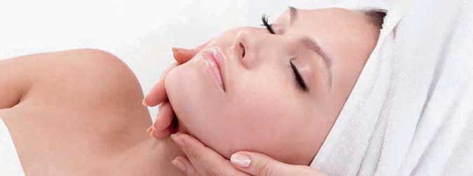 Gesichts- und Dekolleté-Massage