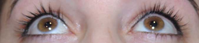 Augenlidstrich-Tätowierung Bild 1